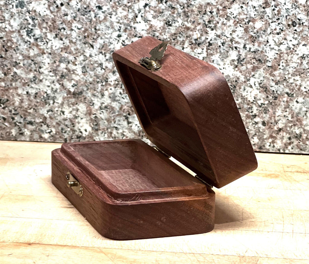 Small keepsake heirloom box/ jewelry box