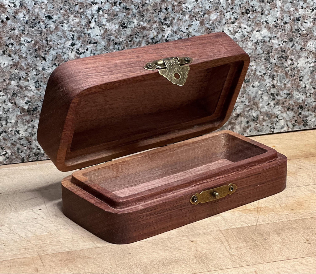 Small keepsake heirloom box/ jewelry box