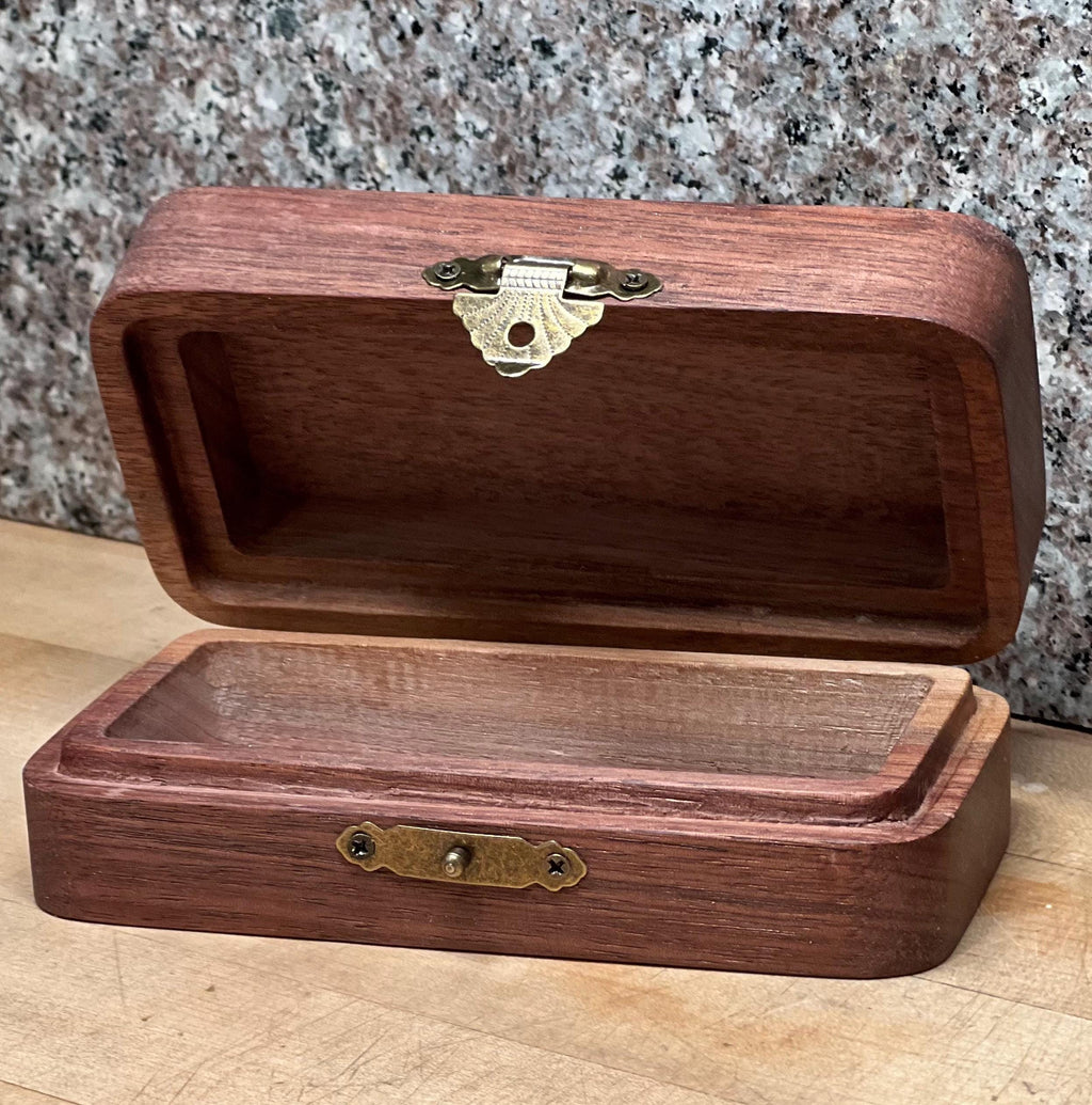 Small keepsake heirloom box/ jewelry box