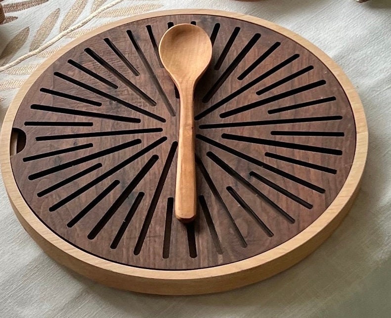 14” Round Maple and walnut bread and crumb cutting board, sourdough loaf / baked bread serving tray/Homeware